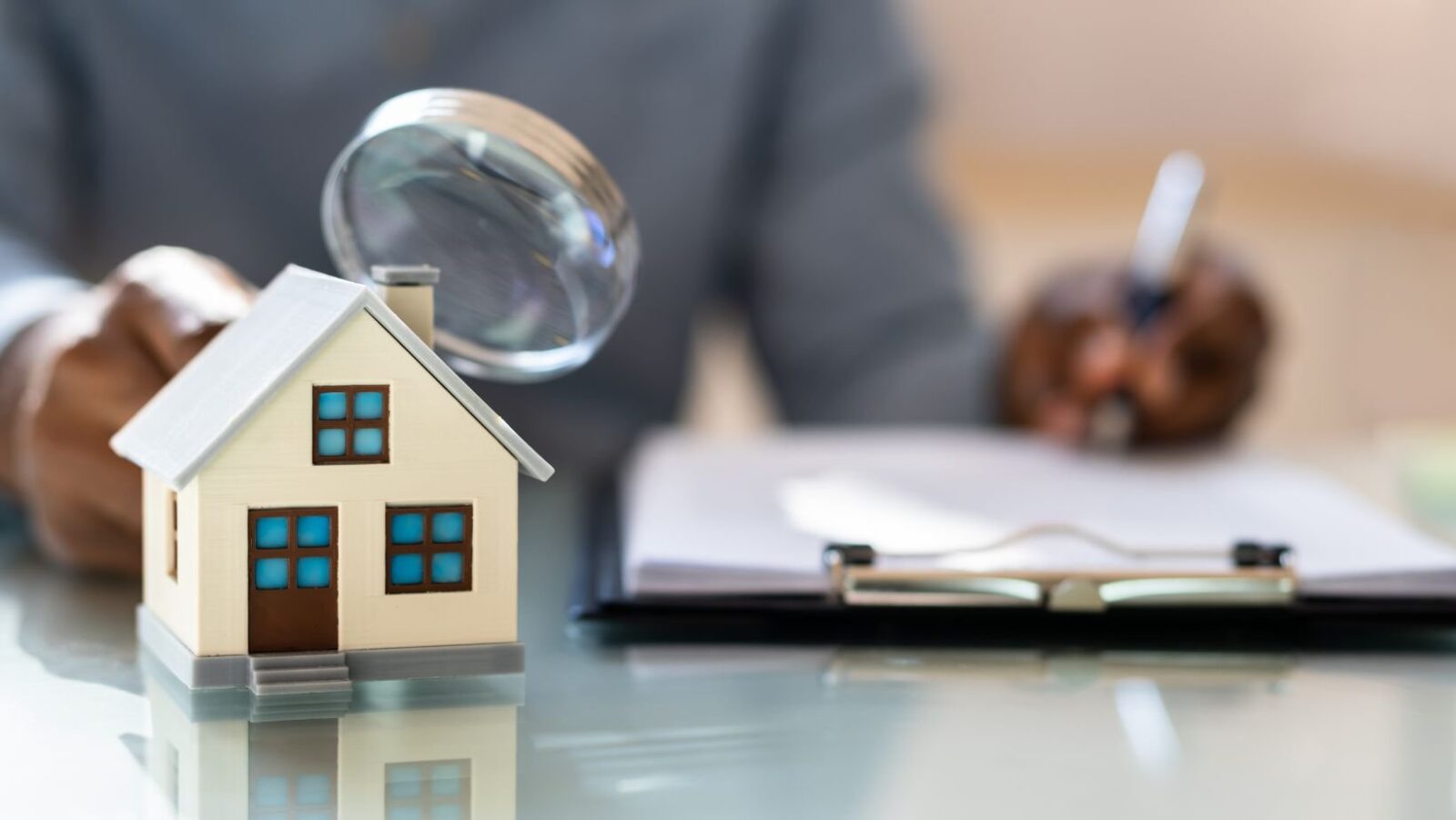 Selecting a Home Inspector in Chicago: 10 Tips and Common Misconceptions