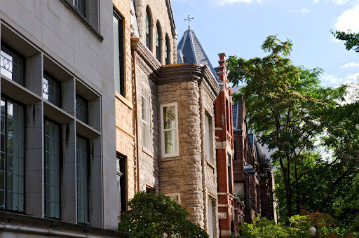 Historic vs. New Construction: Choosing the Right Property in Lincoln Park